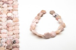 Zeige Details für Andenopal fac. Nuggets flach 24x15mm Strang Bild von Andenopal fac. Nuggets flach 24x15mm Strang