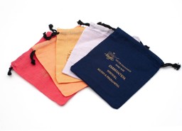 Zeige Details für Schmucktäschli "just friends", 10x12cm, 15 Stk (3x Spruch, je 5 Farben) Bild von Schmucktäschli "just friends", 10x12cm, 15 Stk (3x Spruch, je 5 Farben)