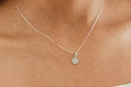 Zeige Details für "Auge der Isis" Silberkette mit 9mm Anhänger 45cm, Silber 925 Bild von "Auge der Isis" Silberkette mit 9mm Anhänger 45cm, Silber 925