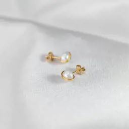 Vedere dettagli per "Saturno. Perle. Orecchini. Argento 925 placcato oro Immagine di "Saturno. Perle. Orecchini. Argento 925 placcato oro