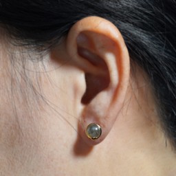 Vedere dettagli per "Il mondo nelle tue mani". Labradorite. Orecchini. Argento 925 placcato oro Immagine di "Il mondo nelle tue mani". Labradorite. Orecchini. Argento 925 placcato oro