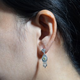 Vedere dettagli per "Il proprio cuore al posto giusto". Peridoto. Orecchini. Argento 925 Immagine di "Il proprio cuore al posto giusto". Peridoto. Orecchini. Argento 925