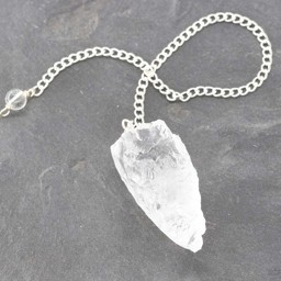 Vedere dettagli per Pendolo in cristallo di rocca grezzo 4x2cm Immagine di Pendolo in cristallo di rocca grezzo 4x2cm