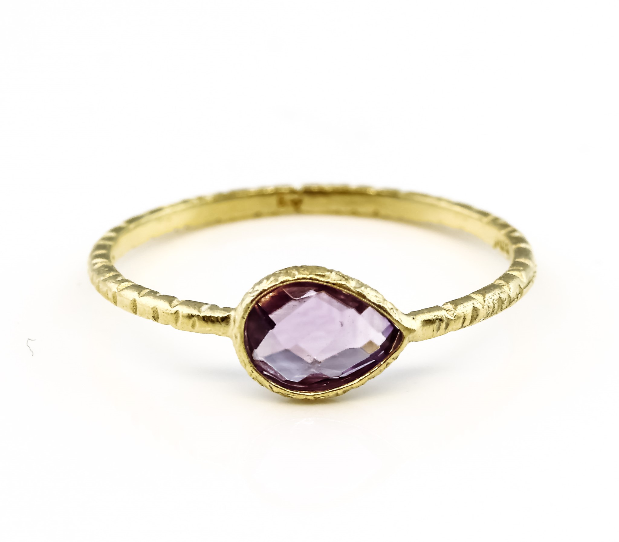 Bild von Amethyst fac. Tropfen 6x8mm Ring, gehämmert, Silber vergoldet