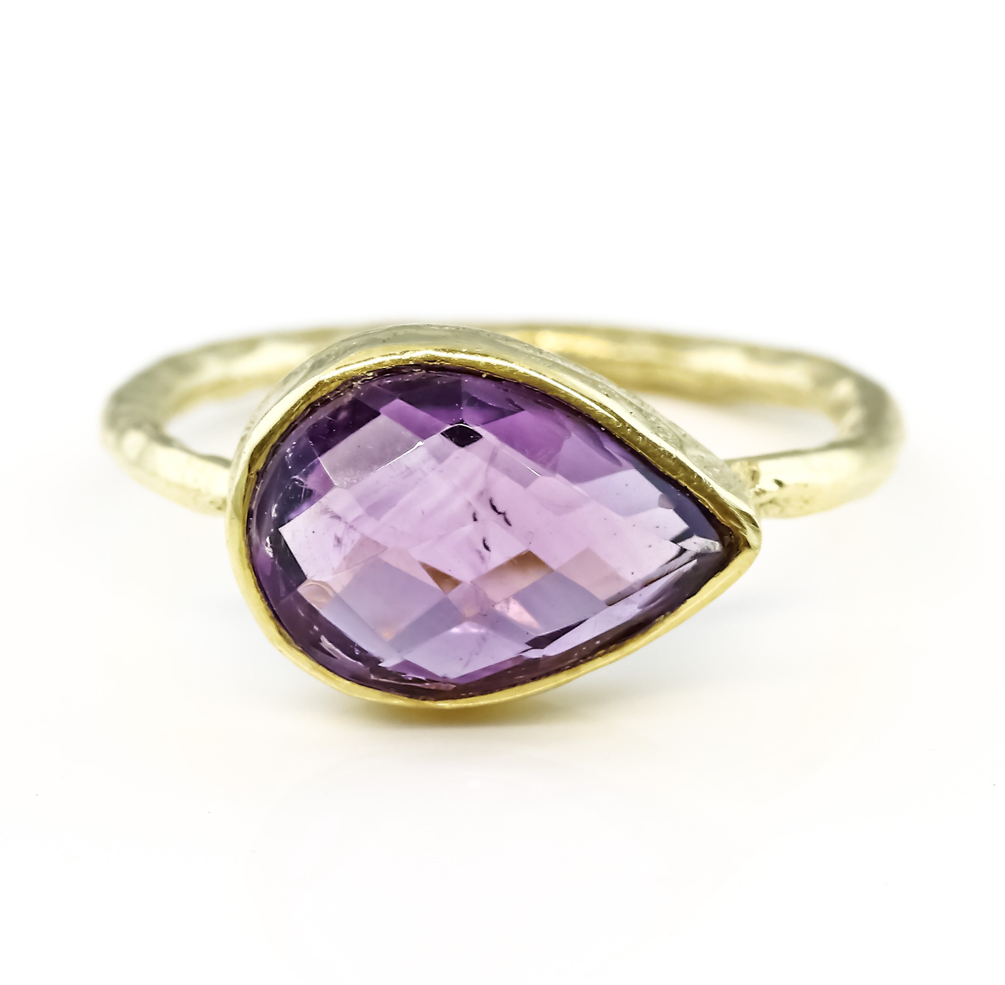 Immagine di Amethyst fac. Tropfen 9x12mm Ring, gehämmert, Silber vergoldet