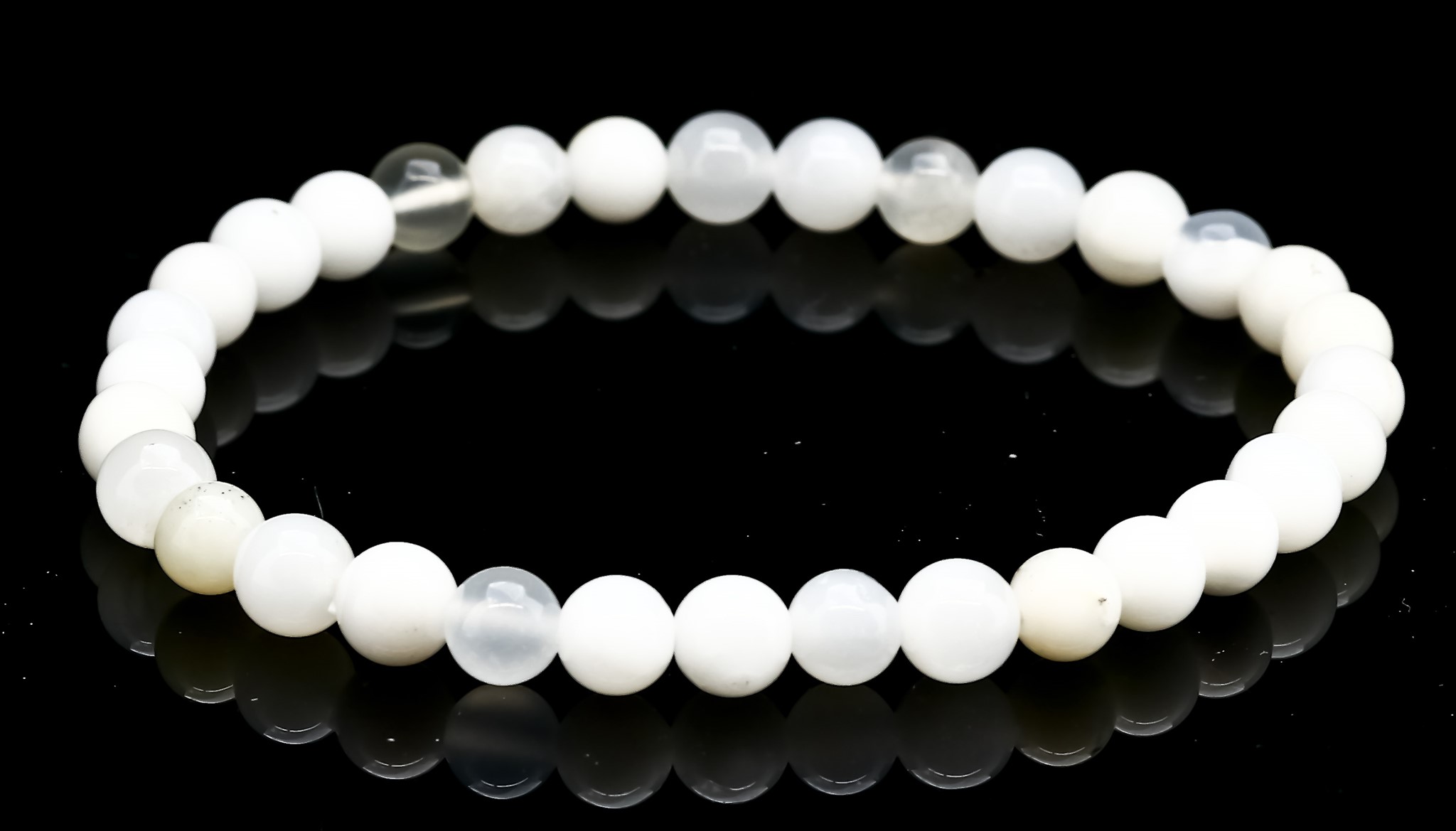 Bild von Weisser Opal Kugeln  6mm Armband