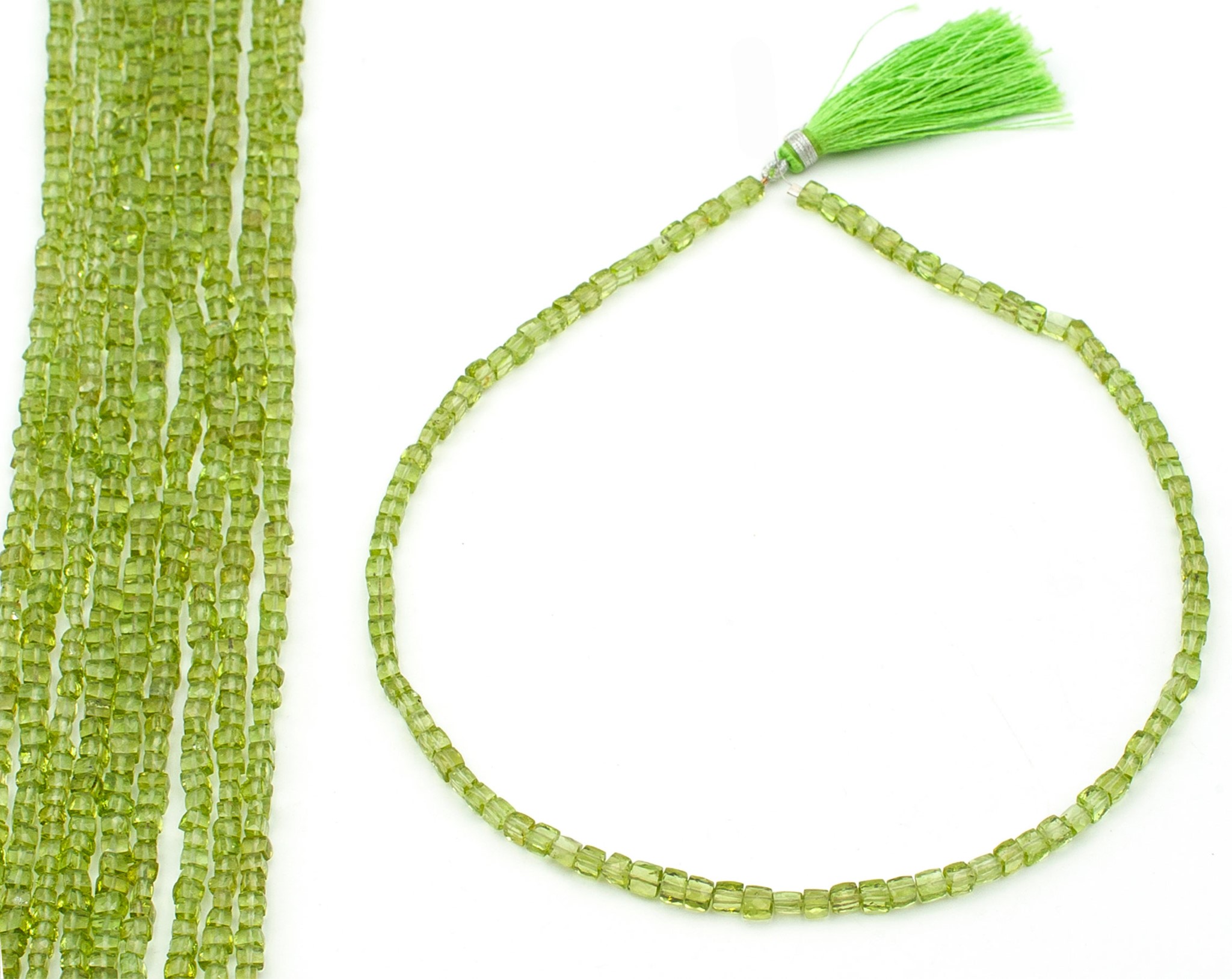 Bild von Peridot facettierte Würfel 4mm Strang