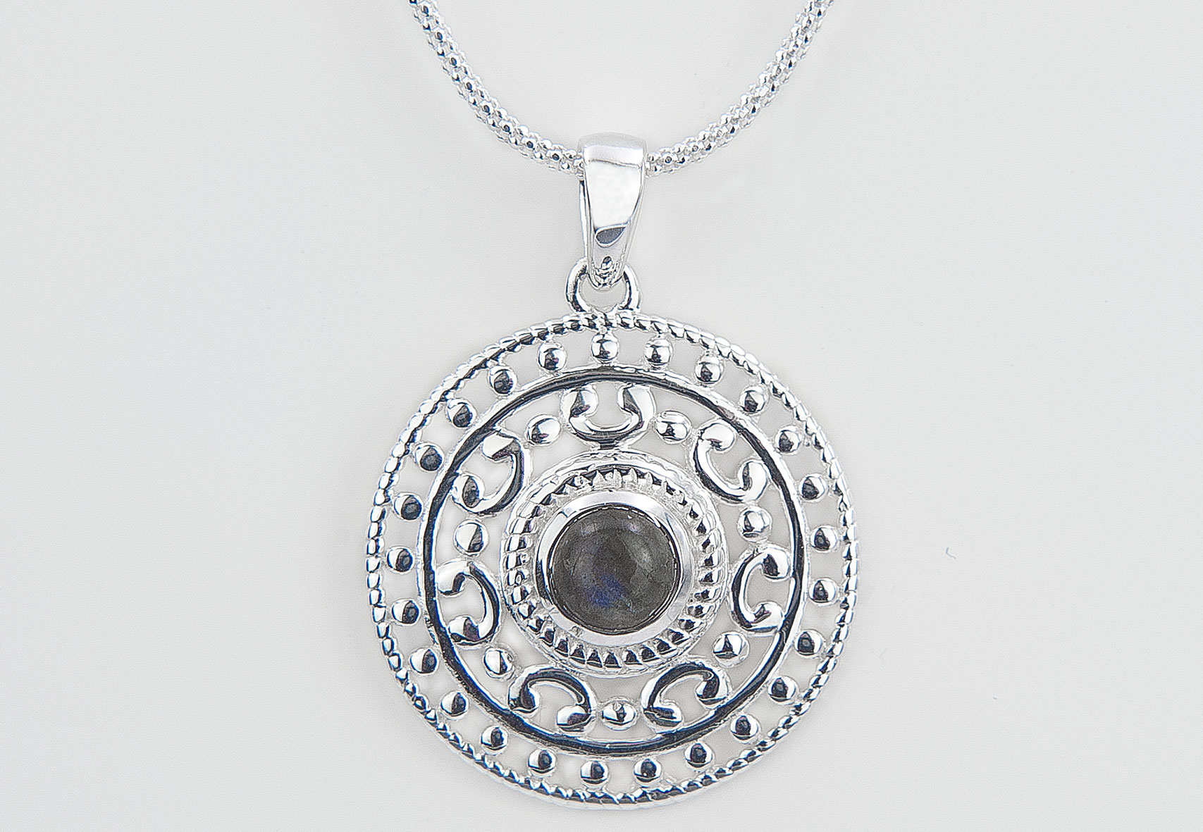 Bild von Labradorit 25mm zisiliert mit Cabochon Anhänger, Silber 925