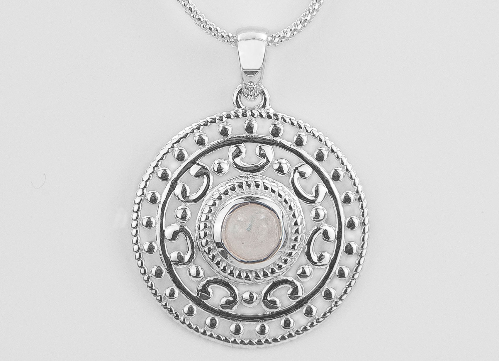 Bild von Mondstein weiss 25mm zisiliert mit Cabochon Anhänger, Silber 925