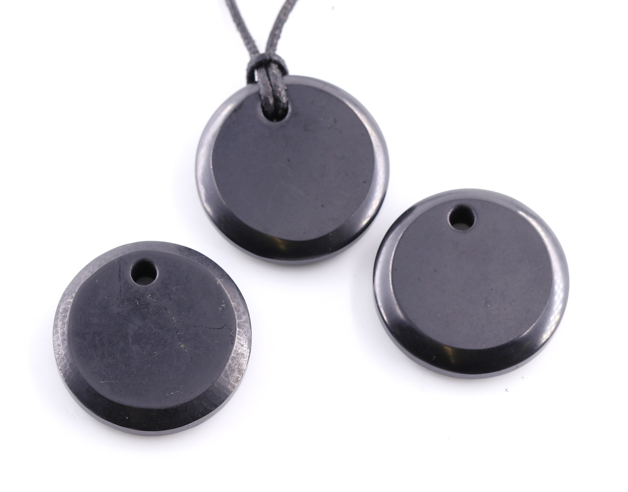 Immagine di Schungit Round Disc 30mm Anhänger (3er Set)