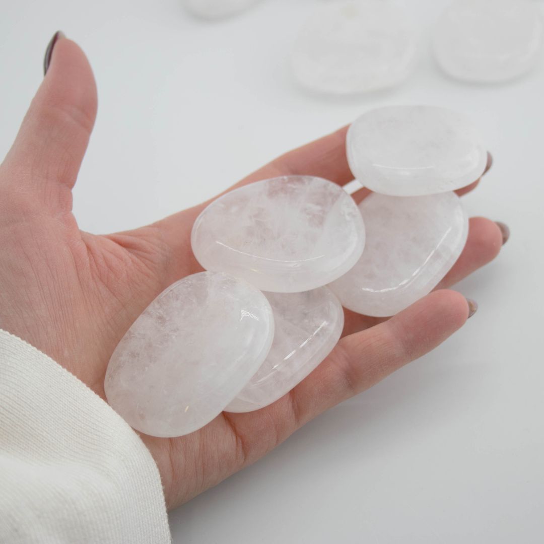 Bild von Schneequarz Handschmeichler (VE: 250g)