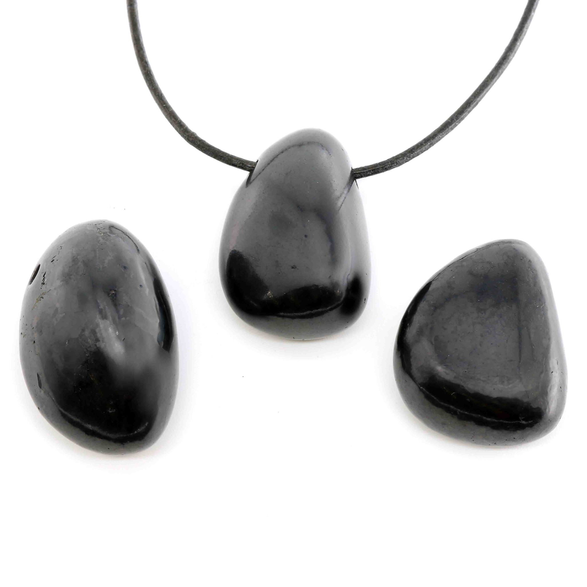 Image de Pendentif en pierre roulée de schungite avec trou 