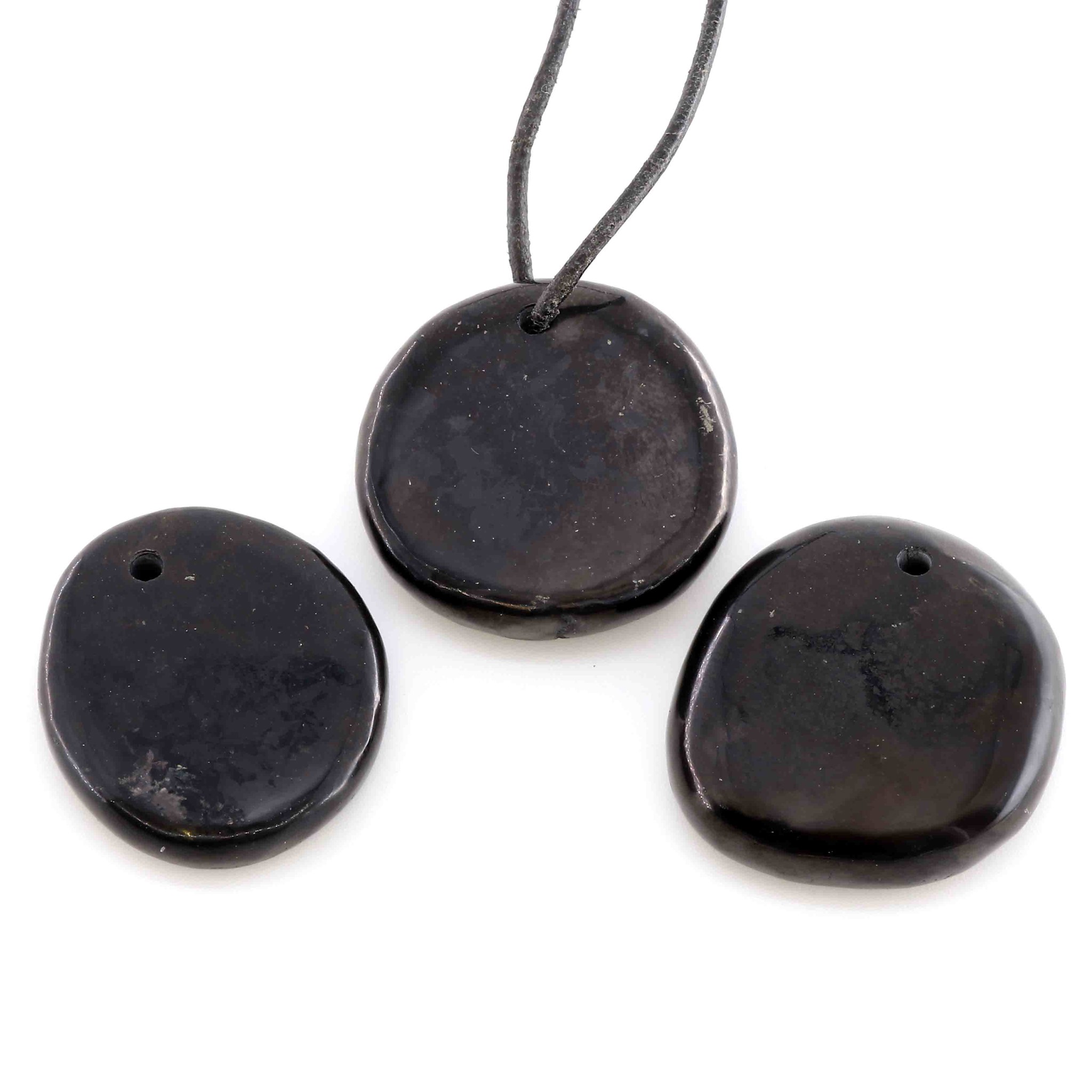 Immagine di Schungit Handschmeichler mit 2.5mm Loch Anhänger