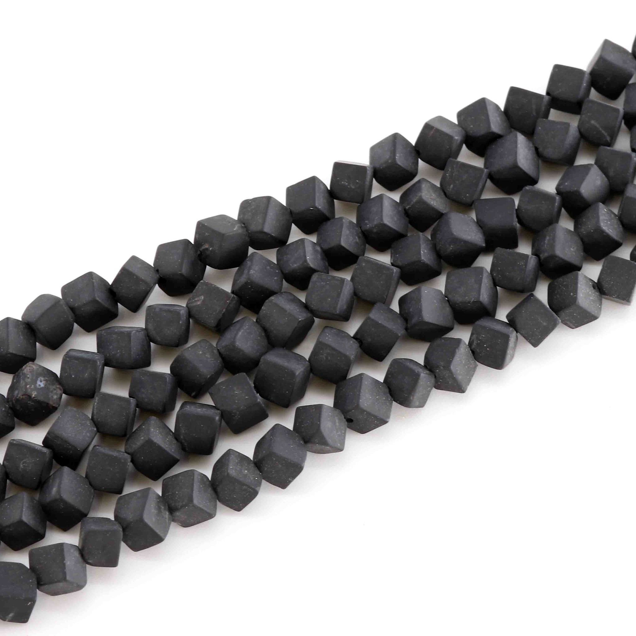 Image de Onyx Würferl  4-7mm Strang