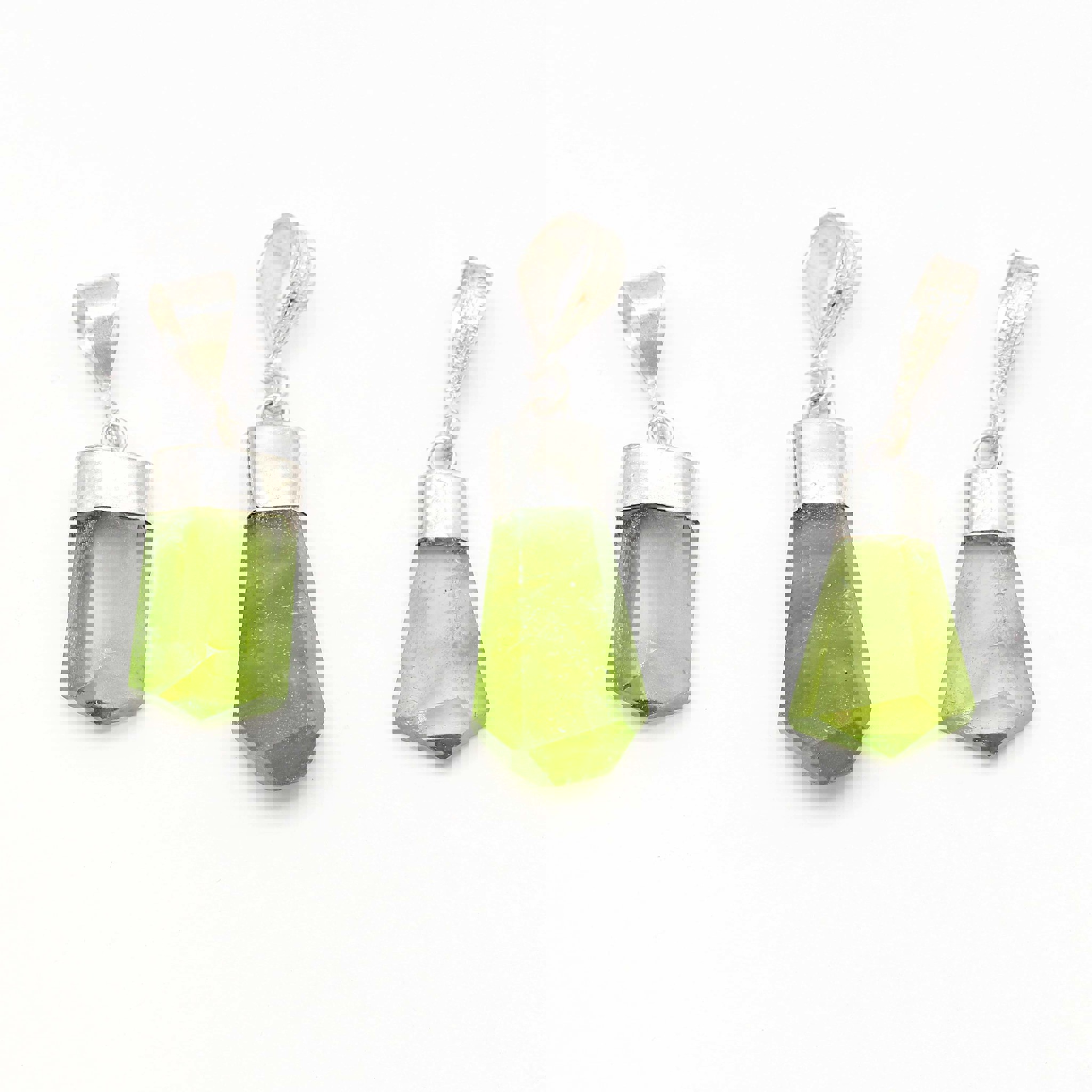 Bild von Peridot Kristall mit Silberkappe Extra Anhänger