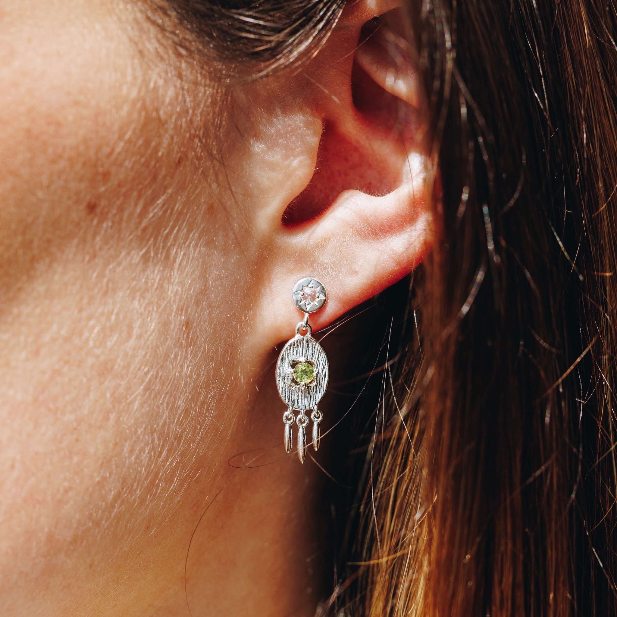 Bild von "one’s heart at the right place". Peridot. Ohrstecker. Silber 925