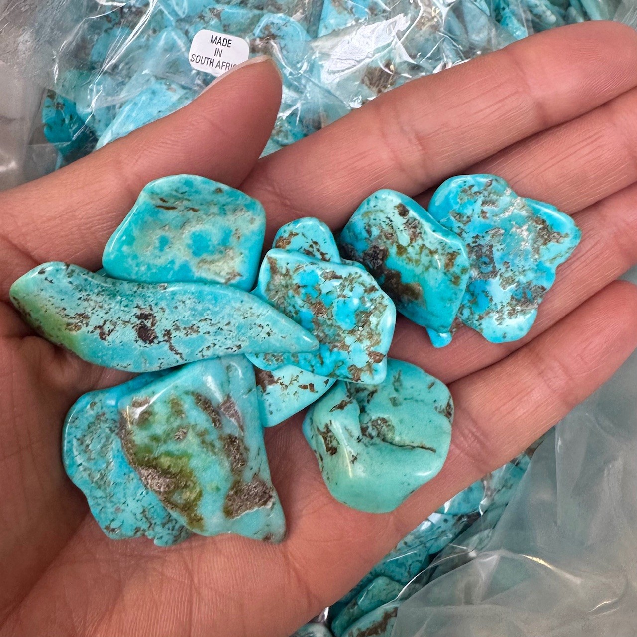 Bild von Türkis (flach) Tibet Trommelsteine (VE: 100g)