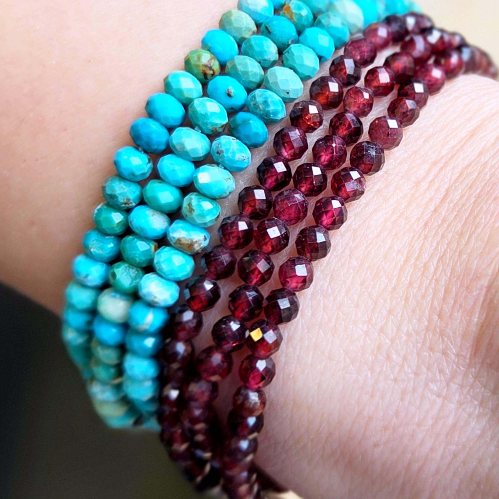 Bild von Türkis natur fac. Button  4mm Armband