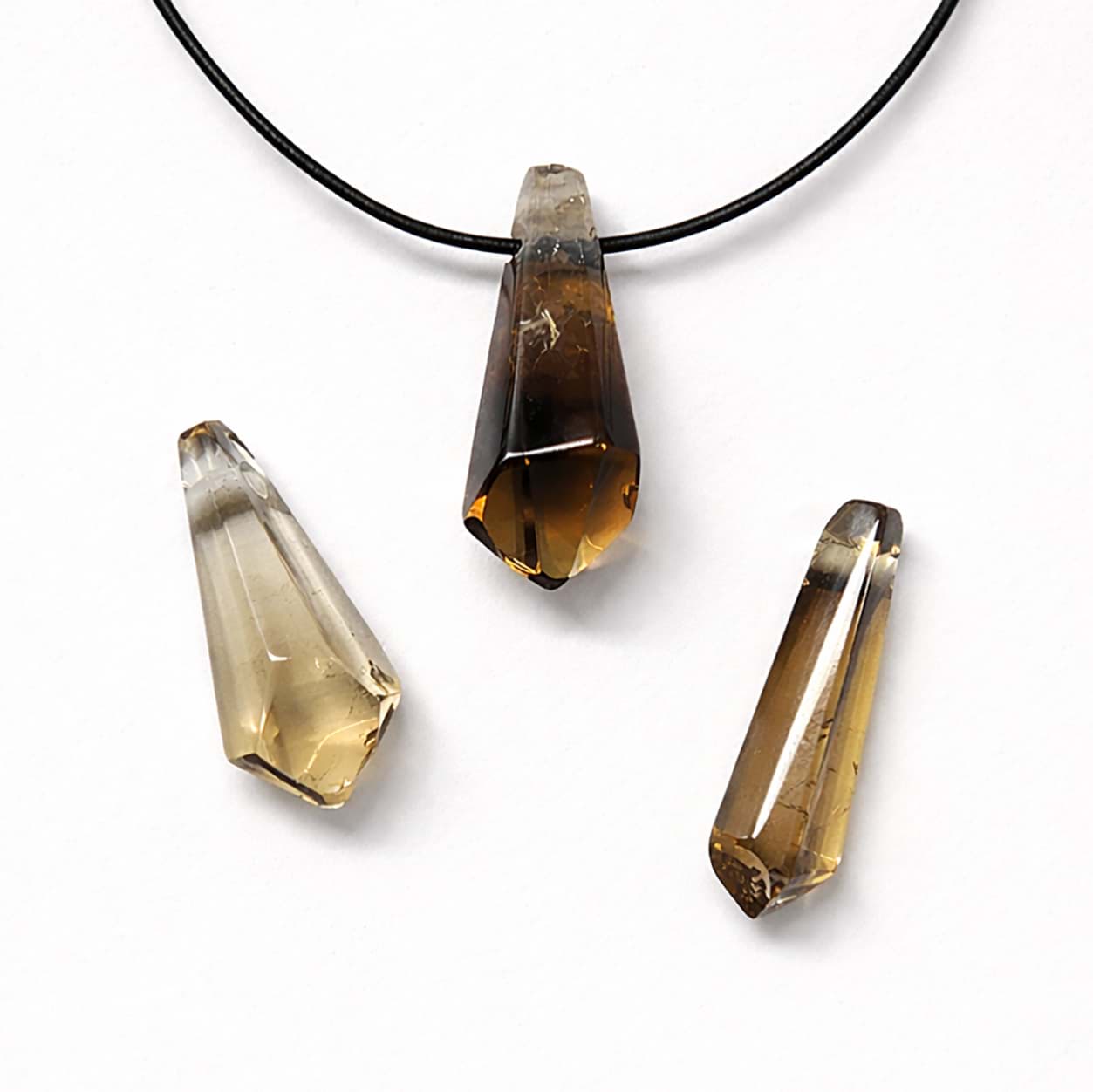 Citrin polierte Spitze 22-32mm mit 3mm Loch Anhänger