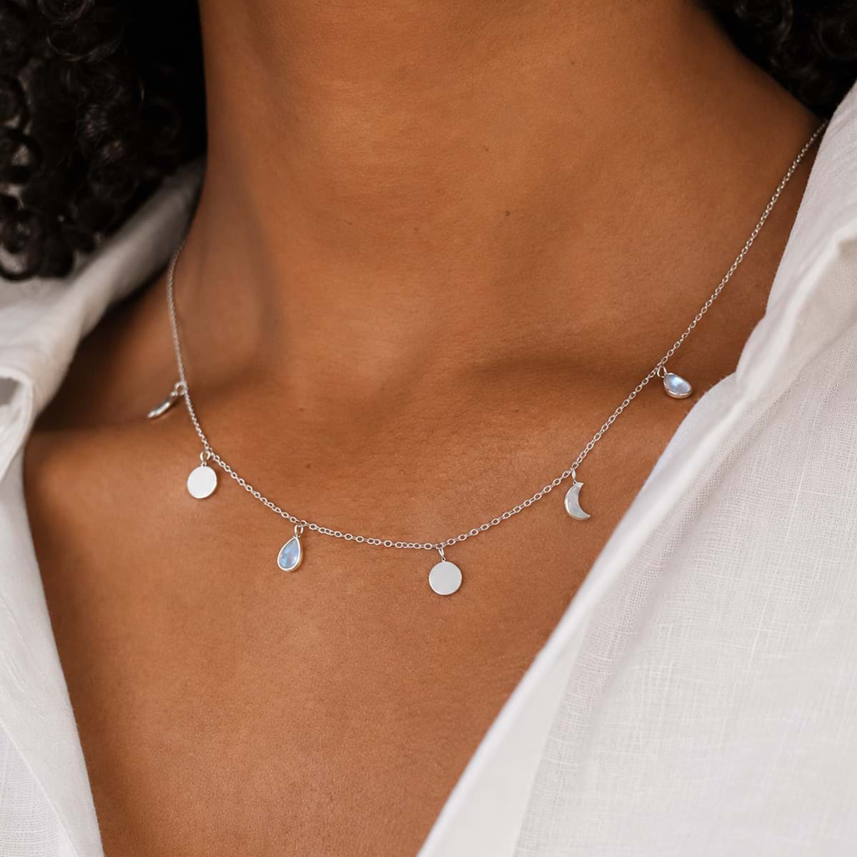 "Lumières de la lune. Colliers . Pierre de lune arc-en-ciel. Argent 925