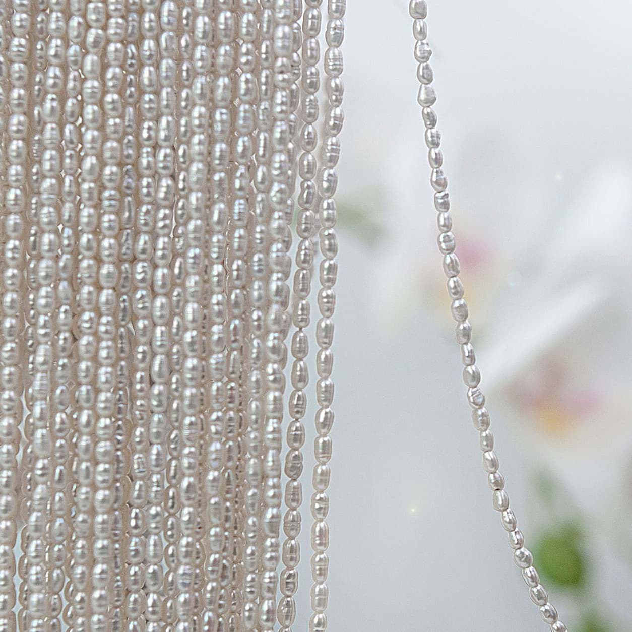 Filo di perle d'acqua dolce barocche 3,5x2,5 mm (grigio) 