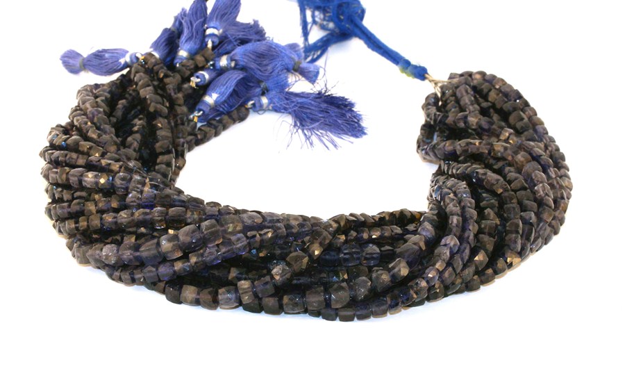 Immagine di Nugget di iolite grezza 13x18mm a filo