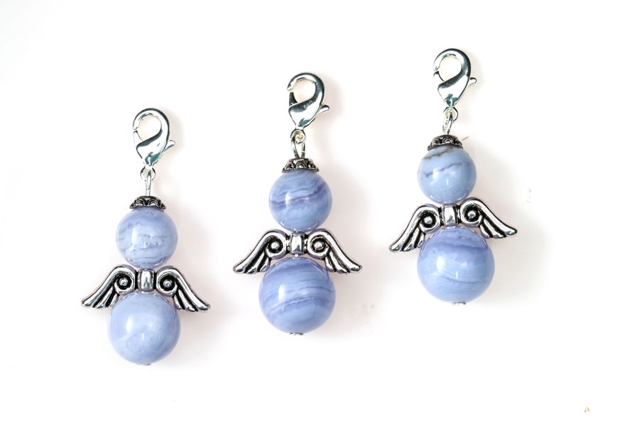Bild von Charm Anhänger Chalcedon Engel klein mit Metallflügel, 10,12mm Kugeln