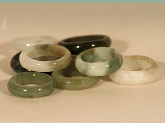 Bild von Jade (Burma) Ring 5-6mm (Säckli mit 10 Stk.)