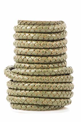 Bild von Lederband geflochten 8mm olive grün antik, auf 5m-Rolle