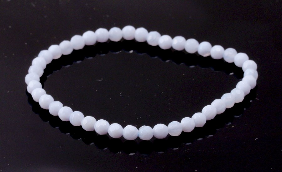 Bild von Chalcedon fac. Kugeln 4mm Armband 