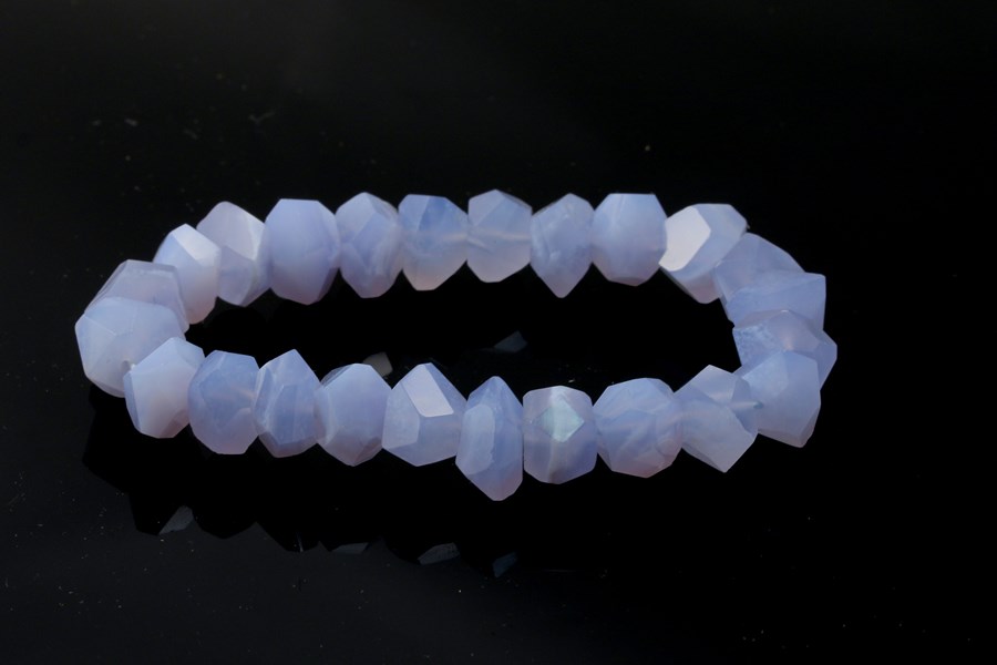 Image de Chalcedon facettierte Nuggets 10x16mm Armband