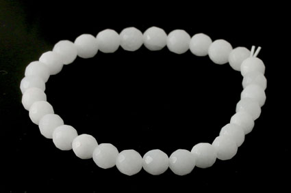 Bild von Weisse Jade fac. Kugeln  6mm Armband