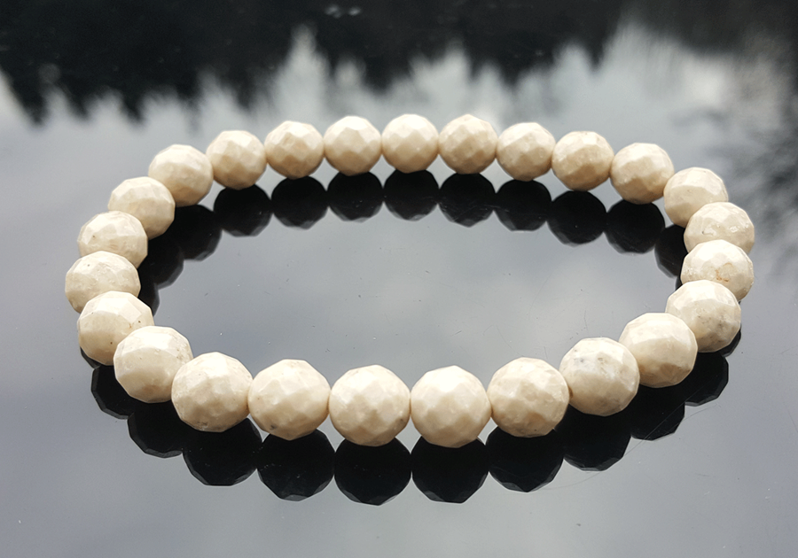 Bild von Flussquarz facettierte Kugeln  8mm Armband